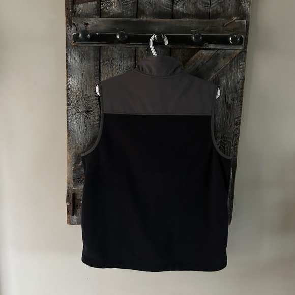Men's Woods Full Zipper Fleece & Polyester Vest - Picture 2 of 3